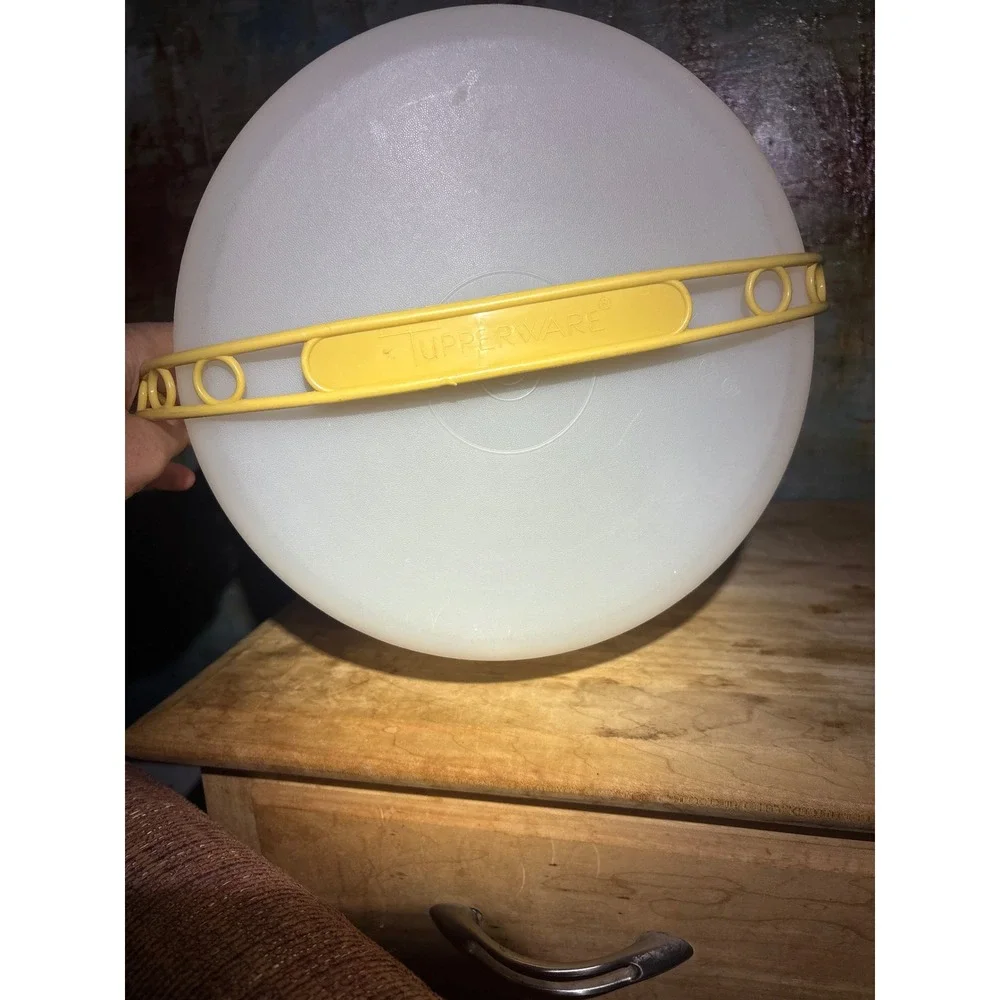 Vintage Tupperware Round Cake Taker Carrier Harvest Yellow 12 Inch 684 682 683